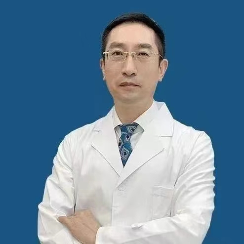 山东省立医院整形美容科王法刚教授来新泰市中医医院坐诊手术