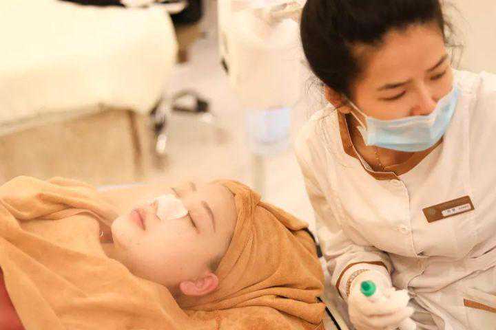 美容院的超微小气泡是什么？自己可以在家里做吗？