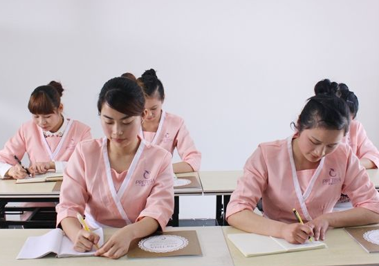 美容院给新员工做这些培训，不到一个月就能正式上岗！需要收藏