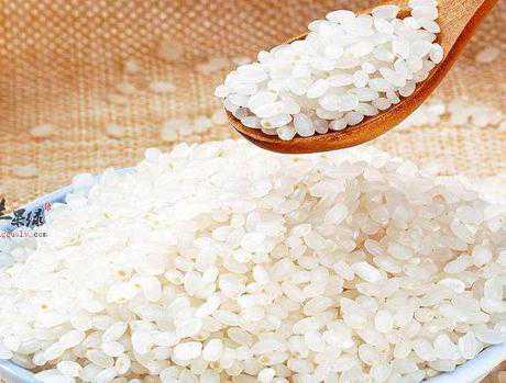 小姨40岁还是少女脸的秘诀：每天坚持用它熬粥喝，美容养颜气色好