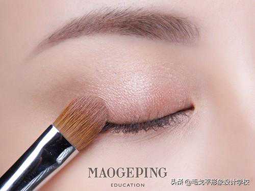 最简单的减龄素颜妆，只要这几步就够了