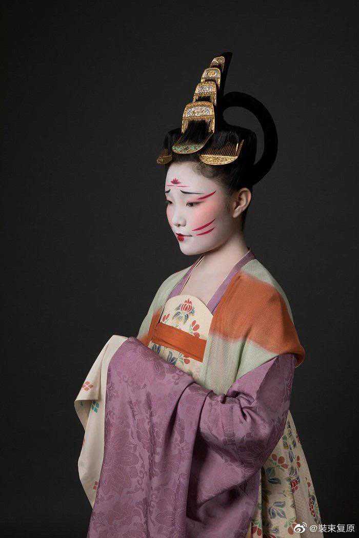 从峨眉到短粗眉，从红唇到乌膏唇，唐朝前后期女子妆容的变化