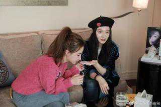 范冰冰直播推销面膜，眼圈乌黑嘴唇发紫，模样憔悴令人担忧