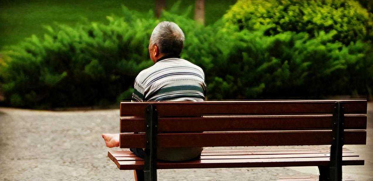 小叔子升学宴，婆婆收了礼钱却让我结账，我爸一句话让她灰头土脸