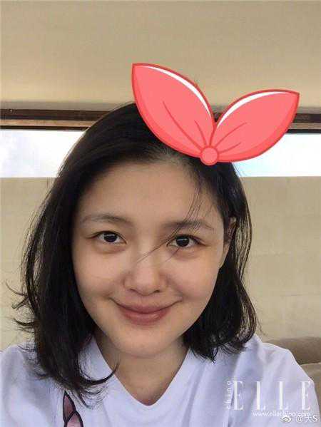 刘亦菲周冬雨频晒素颜，到底谁赢谁输你说了算！