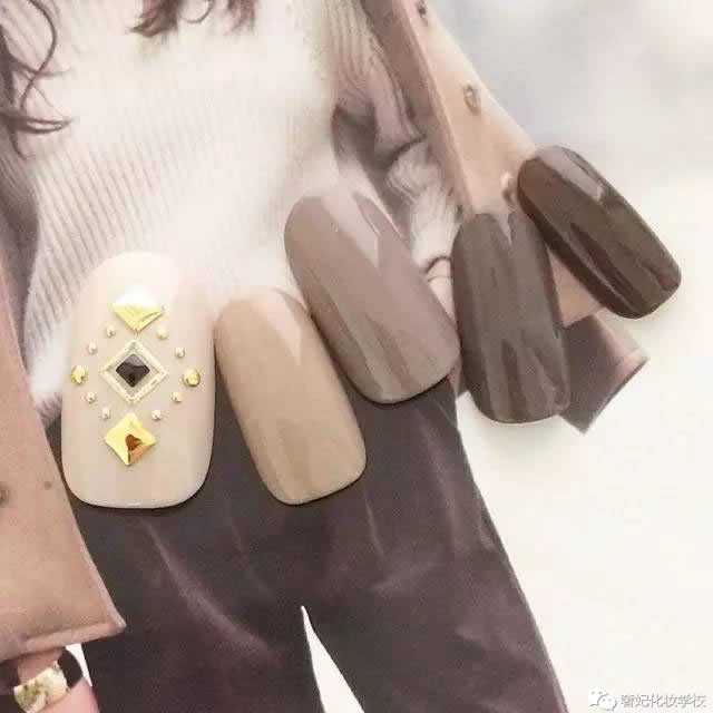 一不小心就让你怦然心动的：22款精致美甲