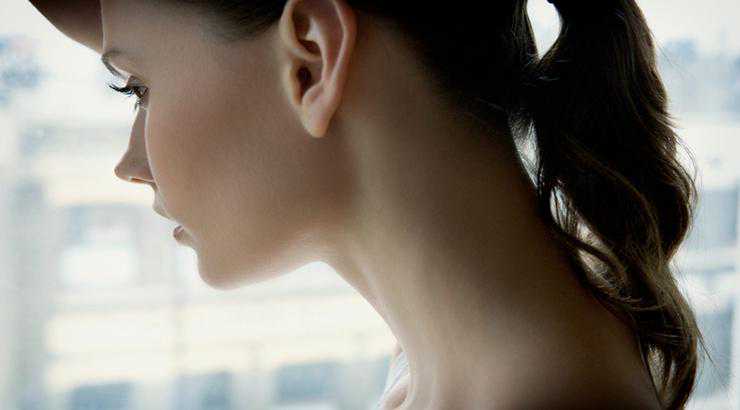 美人计｜看脸蛋很美，看脖子埋汰？颈部护理这样做，你就不显老