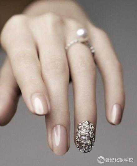 爱情童话：20款唯美新娘美甲