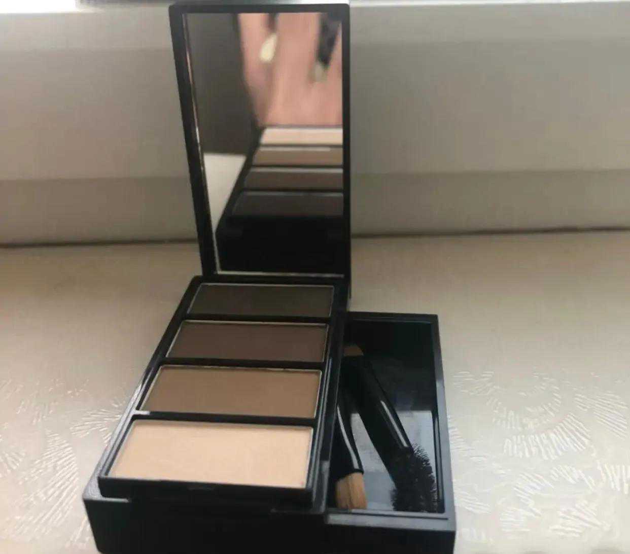 新手画眉应该选眉粉还是眉笔？