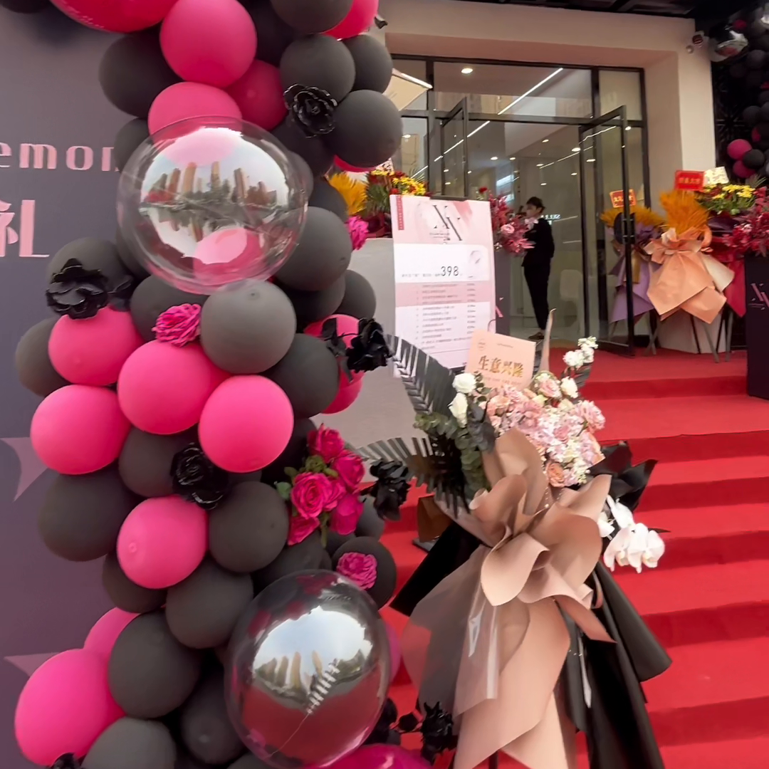 “姐妹们，华南附近新开的这家美容院价格真的太合适啦！”...