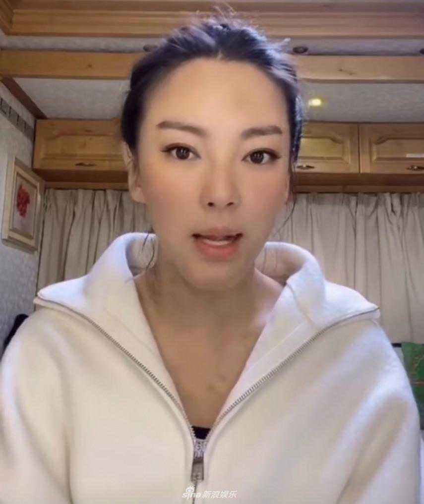 张雨绮晒玄学美容品，评论区爆了，戚薇当年的反应不算夸张