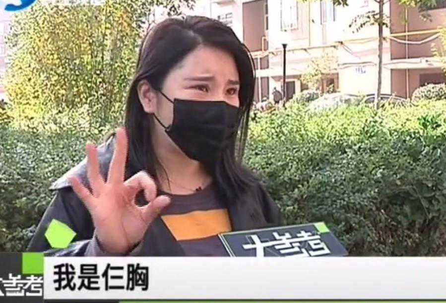 河南女子做丰胸，做完俩胸变“仨胸”？美容院：你的职业太用力了