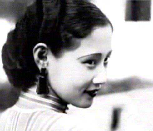 实力派演员成了美容技师，后来一把年纪想回去演戏，结果被嫌丑