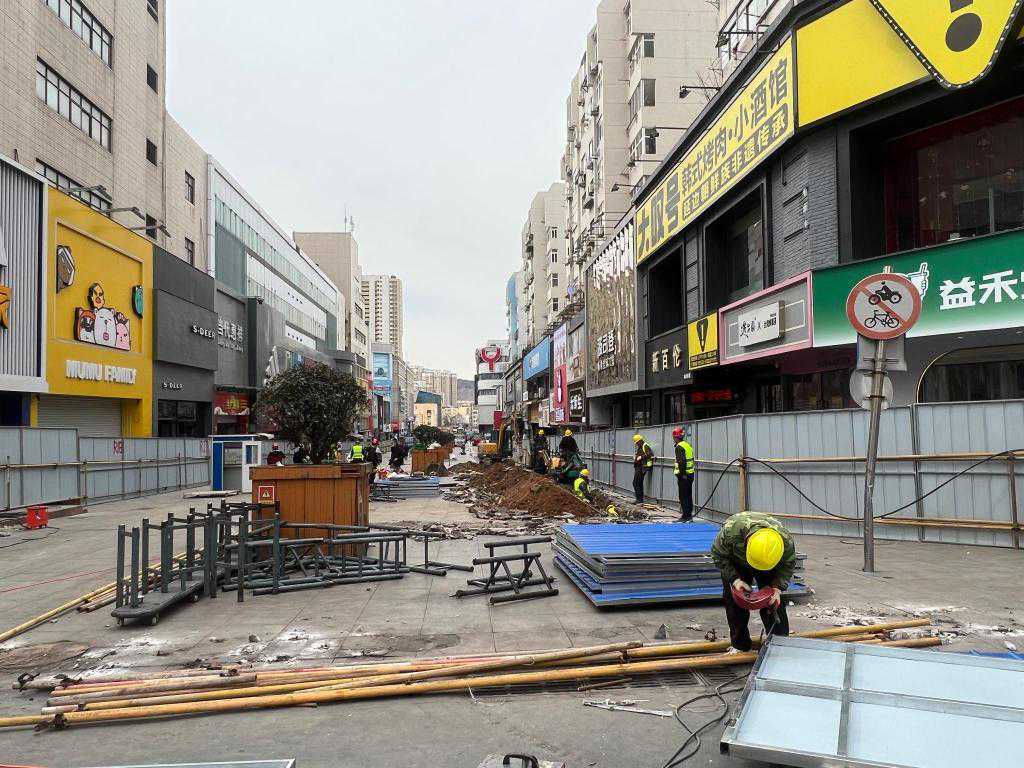 继续美容！威海路平战结合地下工程第三施工段开工，台东步行街将穿靓装