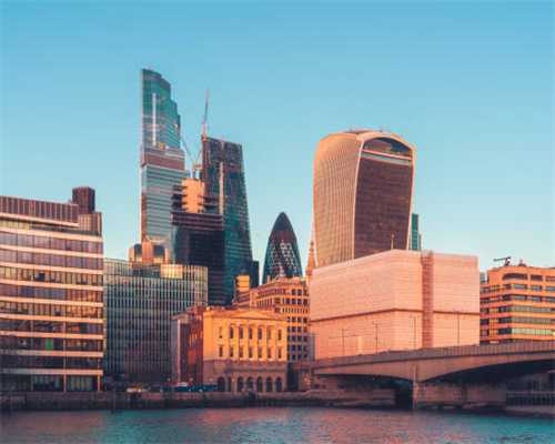 一池荷香，淡生暖